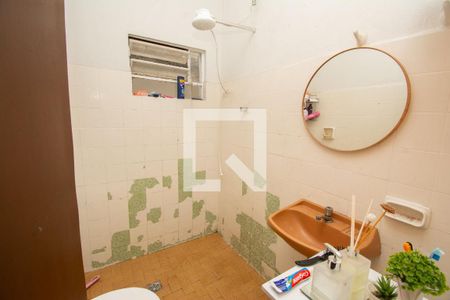 Casa à venda com 60m², 4 quartos e 4 vagas Casa à venda com 60m², 4 quartos e 4 vagasBanheiro