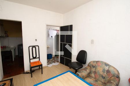 Casa à venda com 60m², 4 quartos e 4 vagas Casa à venda com 60m², 4 quartos e 4 vagasSala - Edícula