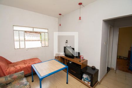 Casa à venda com 60m², 4 quartos e 4 vagas Casa à venda com 60m², 4 quartos e 4 vagasSala - Edícula