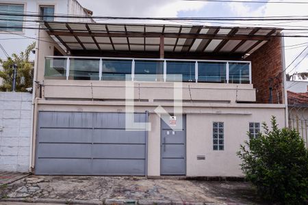Casa à venda com 190m², 3 quartos e 2 vagasFachada 