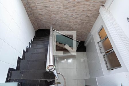 Casa à venda com 190m², 3 quartos e 2 vagasEscada