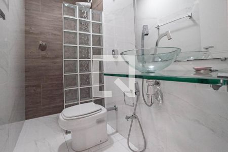 Casa à venda com 190m², 3 quartos e 2 vagasBanheiro social 1