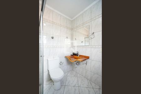 Casa à venda com 360m², 4 quartos e 8 vagasBanheiro da suíte 01