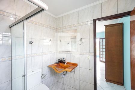 Casa à venda com 360m², 4 quartos e 8 vagasBanheiro da suíte 01