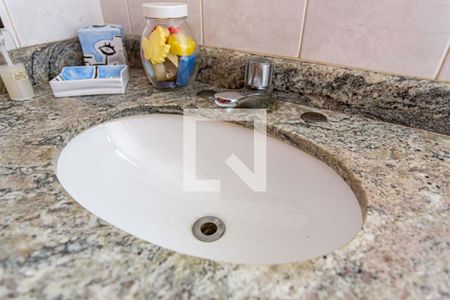 Casa à venda com 227m², 3 quartos e 3 vagasDetalhe do Banheiro da Suite 1