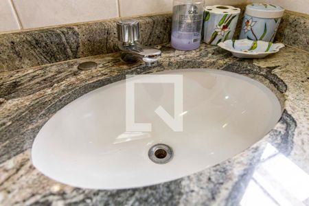 Casa à venda com 227m², 3 quartos e 3 vagasDetalhe do Banheiro da Suite 2