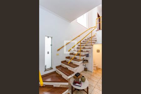 Casa à venda com 227m², 3 quartos e 3 vagasEscada Dormitórios