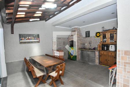 Casa à venda com 149m², 3 quartos e 2 vagas Casa à venda com 149m², 3 quartos e 2 vagasChurrasqueira