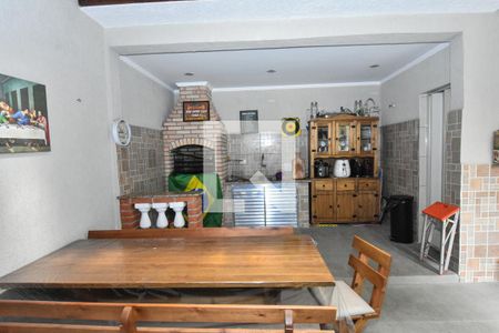 Casa à venda com 149m², 3 quartos e 2 vagas Casa à venda com 149m², 3 quartos e 2 vagasChurrasqueira