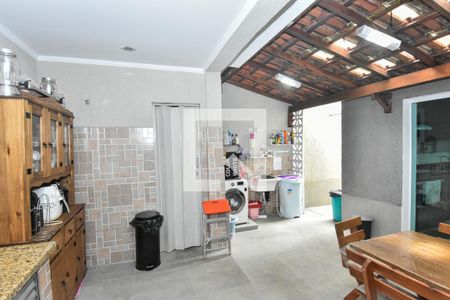 Casa à venda com 149m², 3 quartos e 2 vagas Casa à venda com 149m², 3 quartos e 2 vagasChurrasqueira