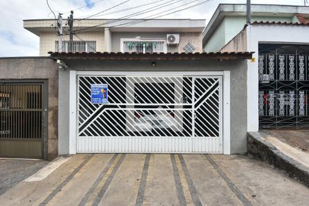 Casa à venda com 149m², 3 quartos e 2 vagas Casa à venda com 149m², 3 quartos e 2 vagasFachada