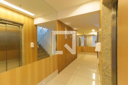 Apartamento à venda com 68m², 2 quartos e 1 vaga Apartamento à venda com 68m², 2 quartos e 1 vagaHall social