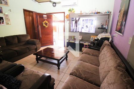 Sala de Estar de casa à venda com 2 quartos, 200m² em Vila Nova, Porto Alegre