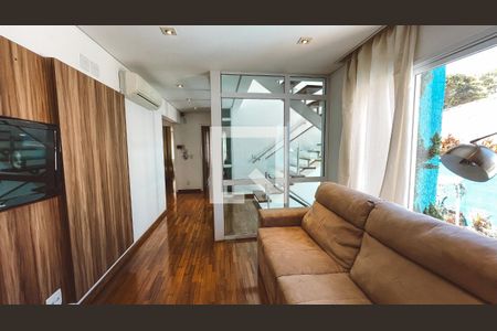 Casa à venda com 561m², 5 quartos e 6 vagasSala 2