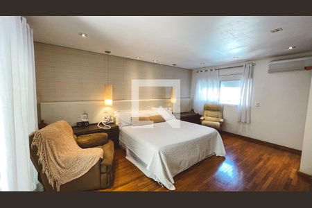 Casa à venda com 561m², 5 quartos e 6 vagasSuíte 1