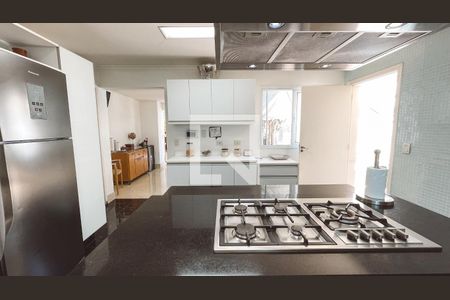 Casa à venda com 561m², 5 quartos e 6 vagasCozinha