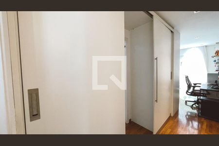 Casa à venda com 561m², 5 quartos e 6 vagasSuíte 2