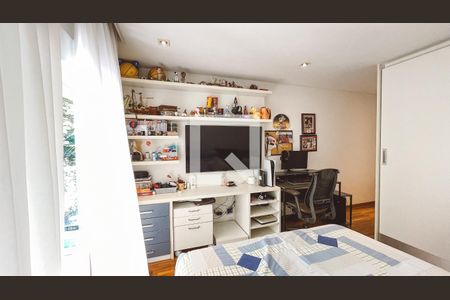 Casa à venda com 561m², 5 quartos e 6 vagasSuíte 2