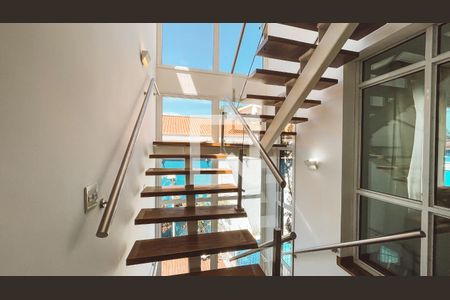 Casa à venda com 561m², 5 quartos e 6 vagasEscada