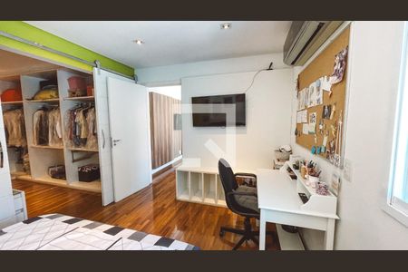 Casa à venda com 561m², 5 quartos e 6 vagasSuíte 4