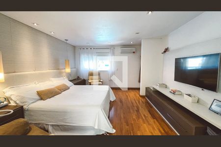 Casa à venda com 561m², 5 quartos e 6 vagasSuíte 1