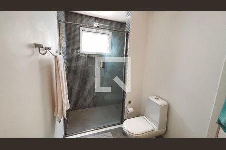 Casa à venda com 561m², 5 quartos e 6 vagasBanheiro da Suíte 4