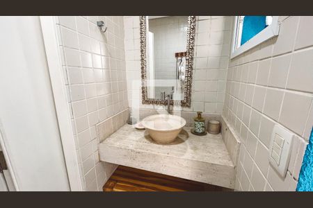 Casa à venda com 561m², 5 quartos e 6 vagasLavabo