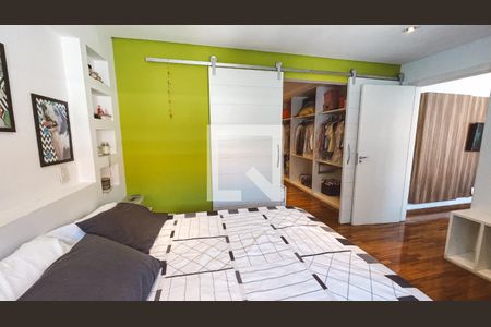 Casa à venda com 561m², 5 quartos e 6 vagasSuíte 4