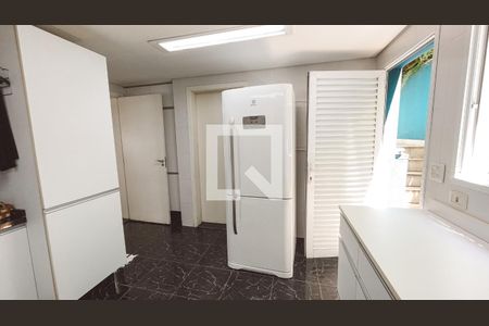 Casa à venda com 561m², 5 quartos e 6 vagasÁrea de Serviço