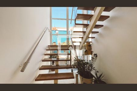 Casa à venda com 561m², 5 quartos e 6 vagasEscada