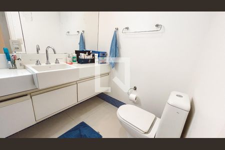 Casa à venda com 561m², 5 quartos e 6 vagasBanheiro da Suíte 2