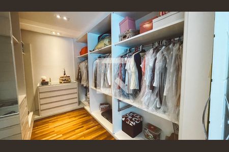 Casa à venda com 561m², 5 quartos e 6 vagasCloset da suíte 4