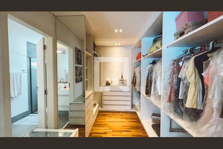 Casa à venda com 561m², 5 quartos e 6 vagasCloset da suíte 4