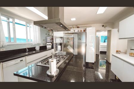 Casa à venda com 561m², 5 quartos e 6 vagasCozinha