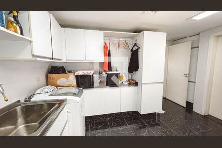 Casa à venda com 561m², 5 quartos e 6 vagasÁrea de Serviço