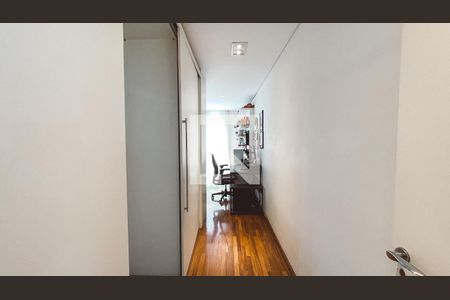 Casa à venda com 561m², 5 quartos e 6 vagasSuíte 2