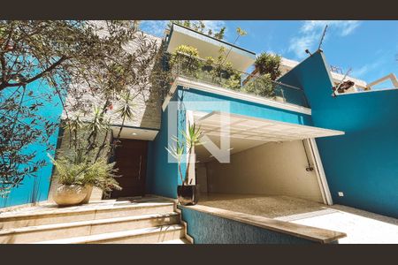 Casa à venda com 561m², 5 quartos e 6 vagasEntrada