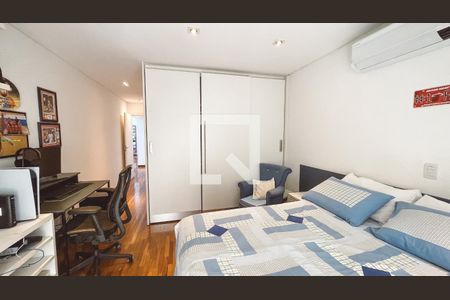 Casa à venda com 561m², 5 quartos e 6 vagasSuíte 2