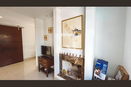 Casa à venda com 561m², 5 quartos e 6 vagasSala