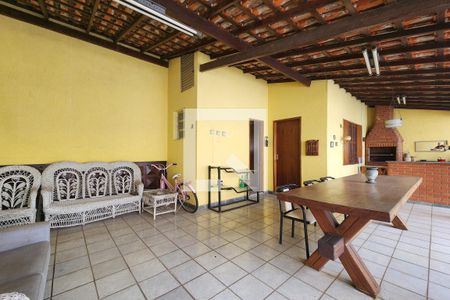 Casa à venda com 450m², 4 quartos e 6 vagasChurrasqueira