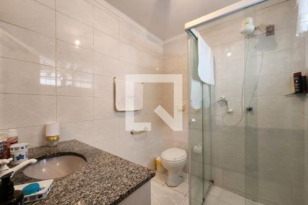 Casa à venda com 450m², 4 quartos e 6 vagasBanheiro da Suíte 4