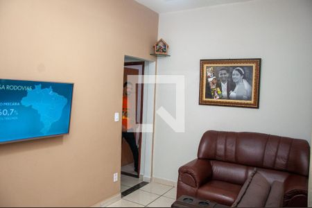 Sala de casa à venda com 3 quartos, 100m² em Parque Maracanã, Contagem