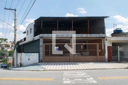 Casa à venda com 300m², 3 quartos e 3 vagas Casa à venda com 300m², 3 quartos e 3 vagasFachada