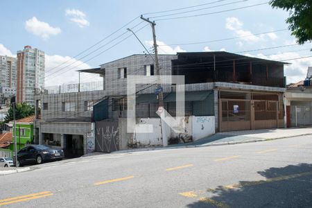 Casa à venda com 300m², 3 quartos e 3 vagas Casa à venda com 300m², 3 quartos e 3 vagasFachada