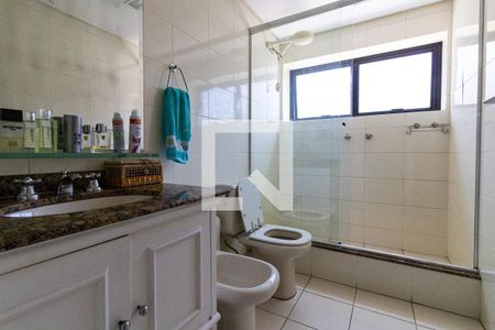 Apartamento à venda com 385m², 6 quartos e 6 vagasBanheiro do Quarto 2