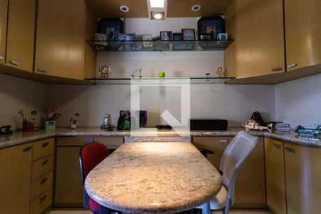 Apartamento à venda com 385m², 6 quartos e 6 vagasEscritório