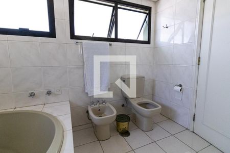 Apartamento à venda com 385m², 6 quartos e 6 vagasBanheiro do Quarto 1
