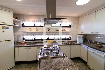 Apartamento à venda com 385m², 6 quartos e 6 vagasCozinha