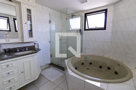 Apartamento à venda com 385m², 6 quartos e 6 vagasBanheiro do Quarto 1