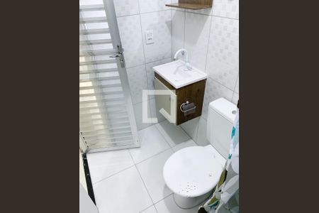 Banheiro de casa para alugar com 1 quarto, 26m² em Umuarama, Osasco